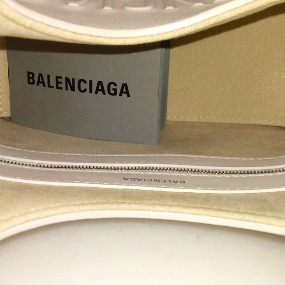 New Balenciaga Mary-Kate XS leather tote bag - Picture 13 of 17